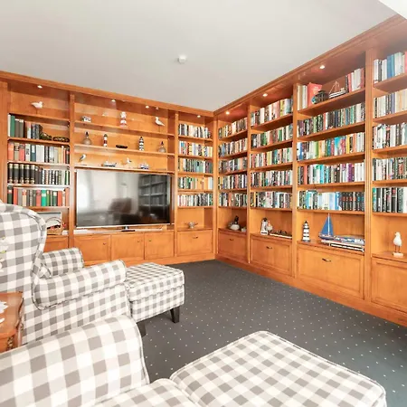Haus Koebesine 23 فندق *