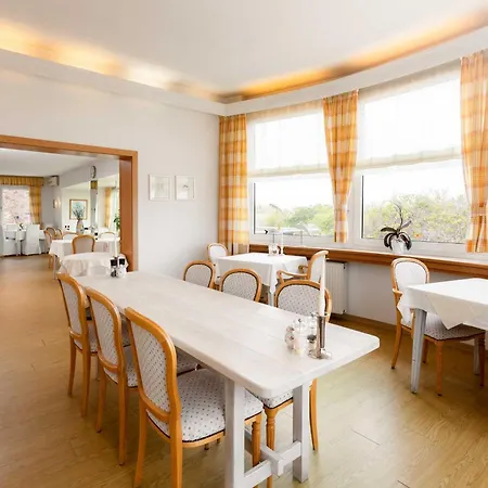 Haus Koebesine 23 호텔 *